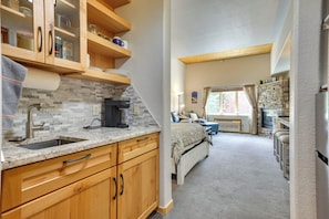 Iron/ironing board, internet, bed sheets - Keystone Condo Near Hiking, Biking & Fun (Keystone)
