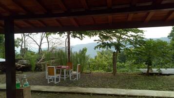 2 bedrooms, desk, wheelchair access