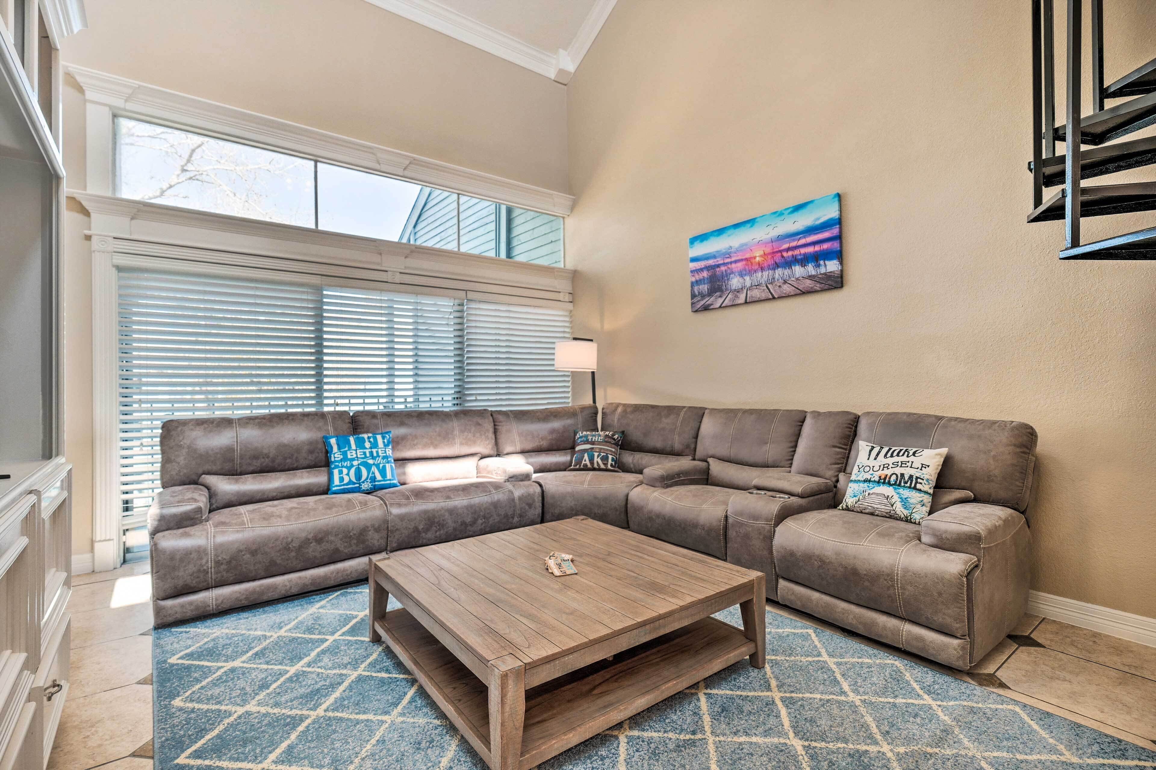 Idyllic Montgomery Condo w/ Pool & Lake View!