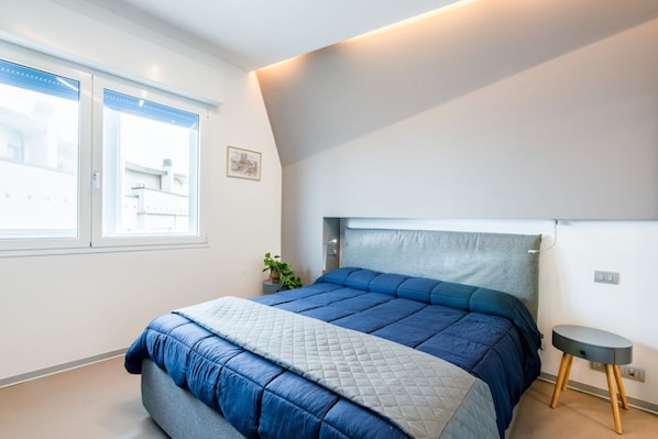 1 bedroom, iron/ironing board, WiFi - GuestHost - Apartment located on the eighth floor of a building with a lift (NOT suitable for disabled). To access it you have to climb 4 steps.In 45 square meters of space, it comfortably accommodates 4 people with a double bedroom and a sofa bed in the (Rimini)