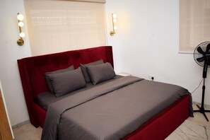 1 bedroom, desk, free WiFi - Luxury apartment in The Heart of Lekki Phase 1 (Lagos)