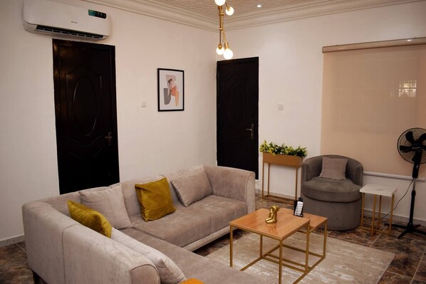 Smart TV - Luxury apartment in The Heart of Lekki Phase 1 (Lagos)