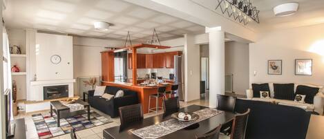 Grand Apartment | Living area