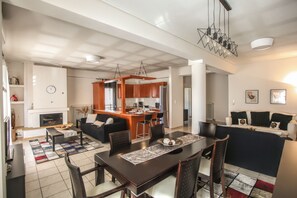 Grand Apartment | Living area