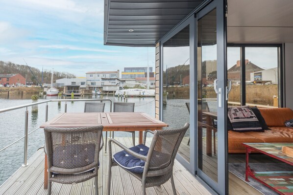 Outdoor dining - Vacation apartment houseboat Lina in Flensburg for up to 4 people (Flensburg)
