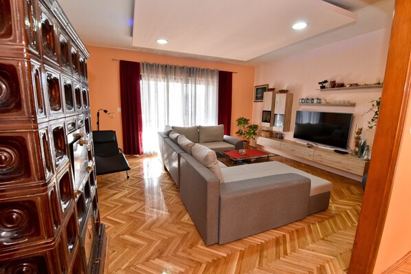 Family House | Living area | 80-cm TV with cable channels