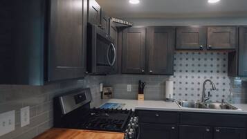 KĂŒhlschrank, Mikrowelle, Ofen, Herdplatte