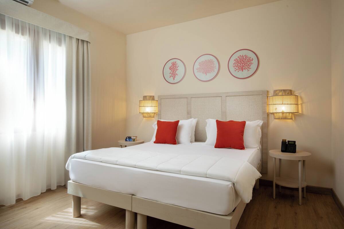Minibar, in-room safe, desk, cribs (surcharge)