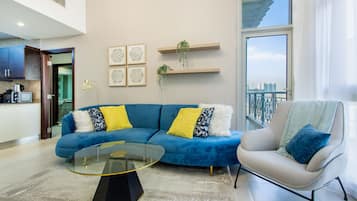 ๋๋ญ์ค ์ํํธ | ๊ฑฐ์ค ๊ณต๊ฐ | ์ผ์ด๋ธ ์ฑ๋ ์์ฒญ์ด ๊ฐ๋ฅํ 32์ธ์น ์ค๋งํธ TV, TV