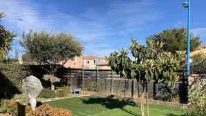 A well-maintained garden with a variety of plants and a neatly trimmed lawn. - Villa with terrace and garden near the beach (Narbonne plage)