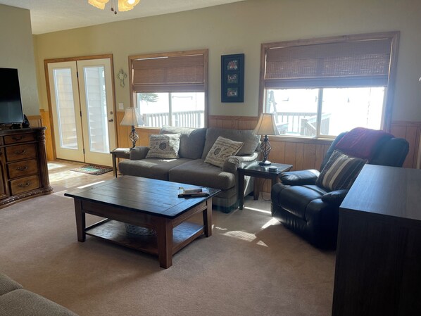 Fireplace, Netflix, streaming services