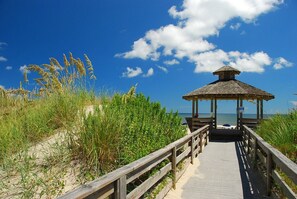 Una spiaggia nelle vicinanze