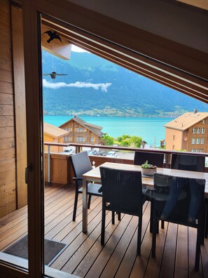 Comfort appartement, 3 slaapkamers, uitzicht op meer (incl. Cleaning Fee CHF 220) | Terras