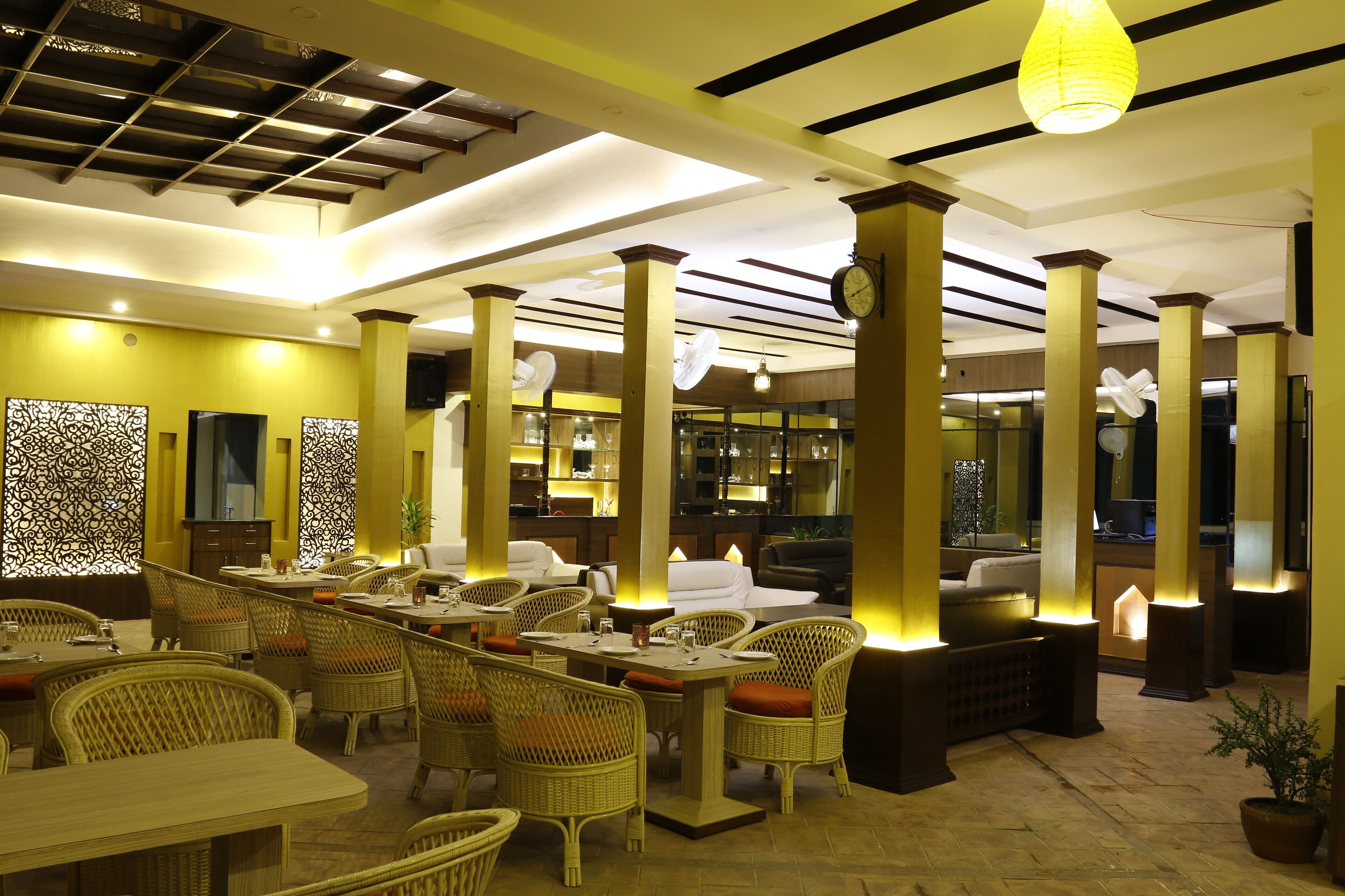 2 restaurants, breakfast, lunch served; local and international cuisine 