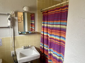 Bathroom - Yellow Springs Motel (Yellow Springs)