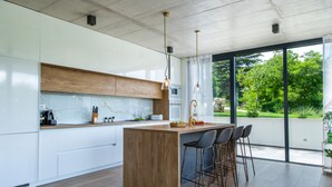 Coffee/tea maker, fridge, microwave, oven
