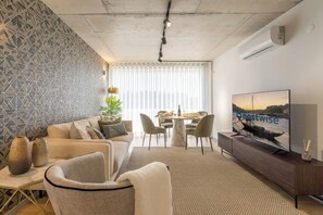 TV - Luxurious Apartment w/ Balcony & Pool by HostWise (Vila Nova de Gaia)