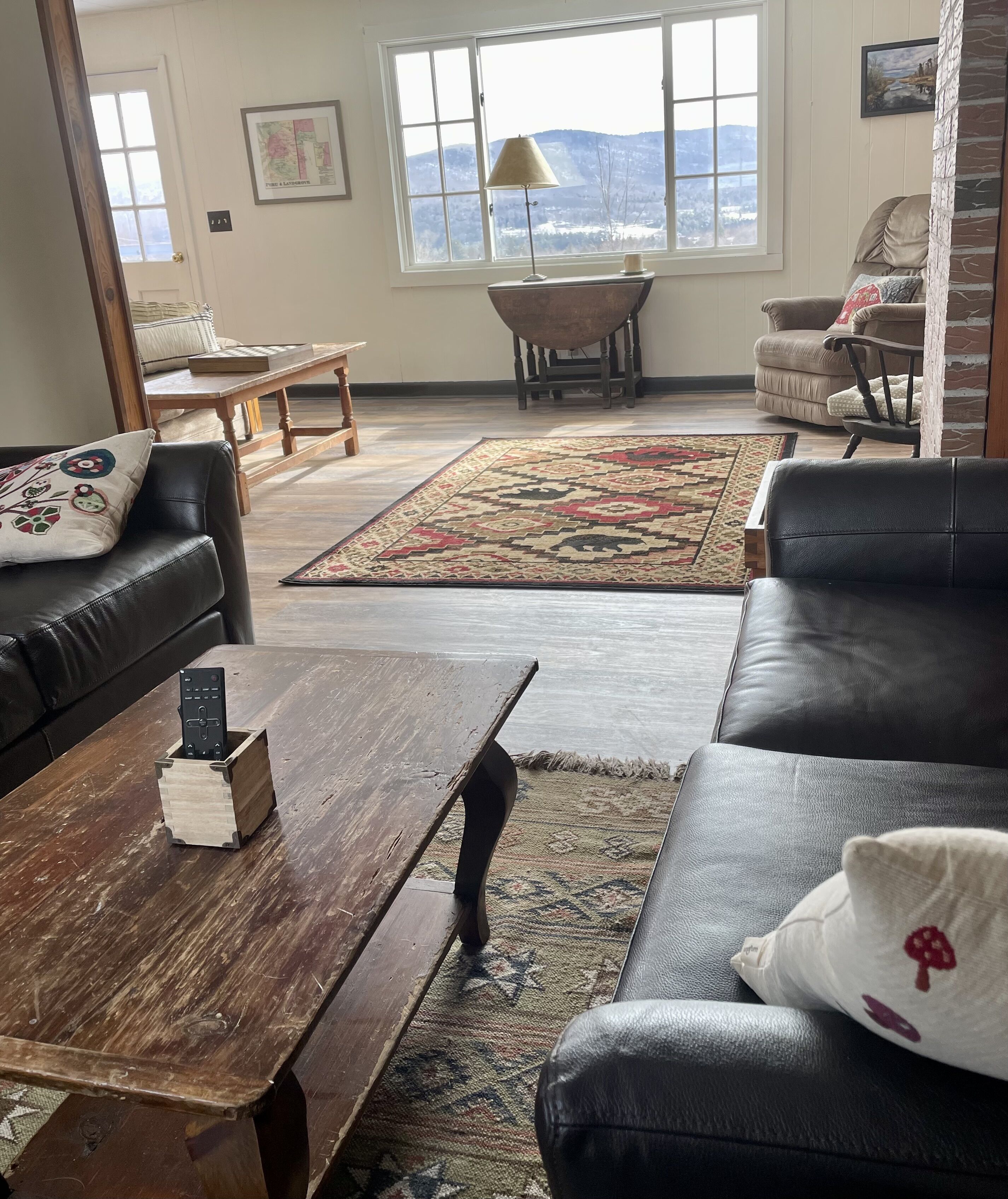 Horses, views, updated house, skiing, hiking and shops abound!