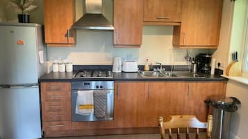 Fridge, microwave, oven, coffee/tea maker