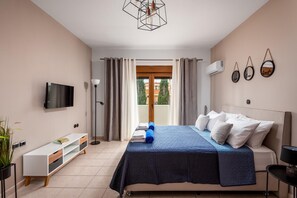 5 chambres, coffres-forts dans les chambres, bureau