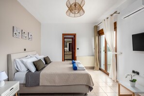 5 bedrooms, in-room safe, desk, iron/ironing board