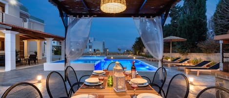 Outdoor dining