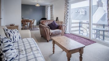Apartment (2 Bedrooms) | Living area