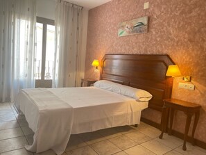 Standard Double Room | Down comforters, desk, free WiFi, bed sheets