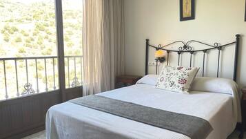 Standard Double Room | Down duvets, desk, free WiFi, bed sheets