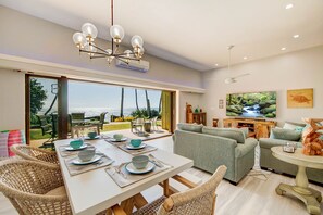 Dining - Summer Deal Oceanfront Kapaa Condo with Pool and Glass Wall Views (Kapaa)