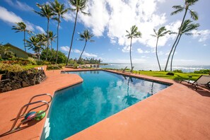 Pool - Hale Awa'puhi 1-C Oceanfront Luxury 2 BR w/ AC and Private Beach Access (Kapaa)