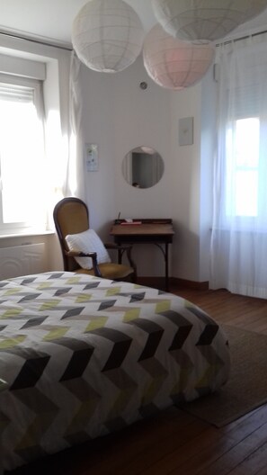 2 chambres, bureau, Wi-Fi gratuit, draps fournis