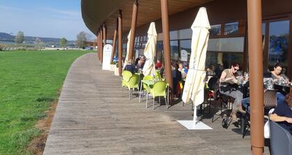 Detached house 2 large bedrooms with garden, parking, garage