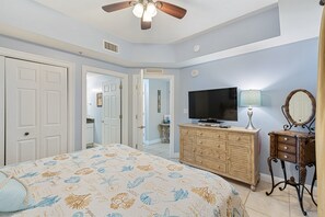 1 slaapkamer, een strijkplank/strijkijzer, gratis wifi, beddengoed