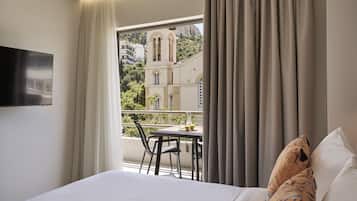 Superior Apartment | 1 bedroom, in-room safe, blackout curtains, soundproofing