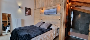 5 bedrooms, free WiFi, bed sheets