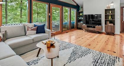 MCM Lakehouse - Direct Lake Access - Sleeps 8