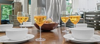 MCM Lakehouse - Direct Lake Access - Sleeps 8