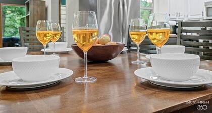 MCM Lakehouse - Direct Lake Access - Sleeps 8