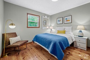 3 bedrooms, iron/ironing board, travel cot, WiFi - MCM Lakehouse - Direct Lake Access - Sleeps 8 (Rogers)