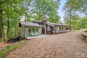 Exterior - MCM Lakehouse - Direct Lake Access - Sleeps 8 (Rogers)