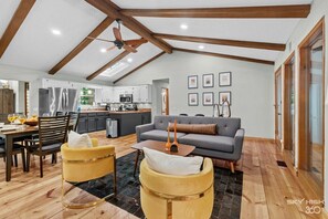 TV, offices - MCM Lakehouse - Direct Lake Access - Sleeps 8 (Rogers)