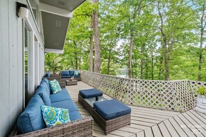Terrace/patio - MCM Lakehouse - Direct Lake Access - Sleeps 8 (Rogers)