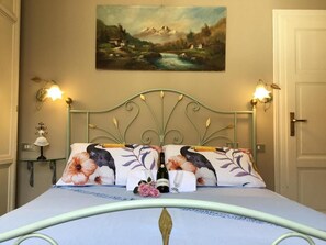 1 bedroom, WiFi - MAGNOLIA Lake Como, near Villa Balbianello with pool and private parking (tremezzina localita lenno)