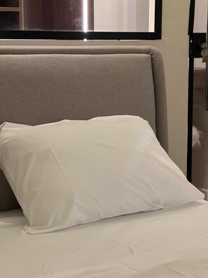 Free minibar, free WiFi, bed sheets