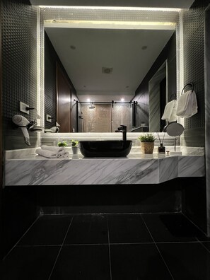 Hair dryer, slippers - Family luxury apartment-Milsa Nasr City (Cairo)