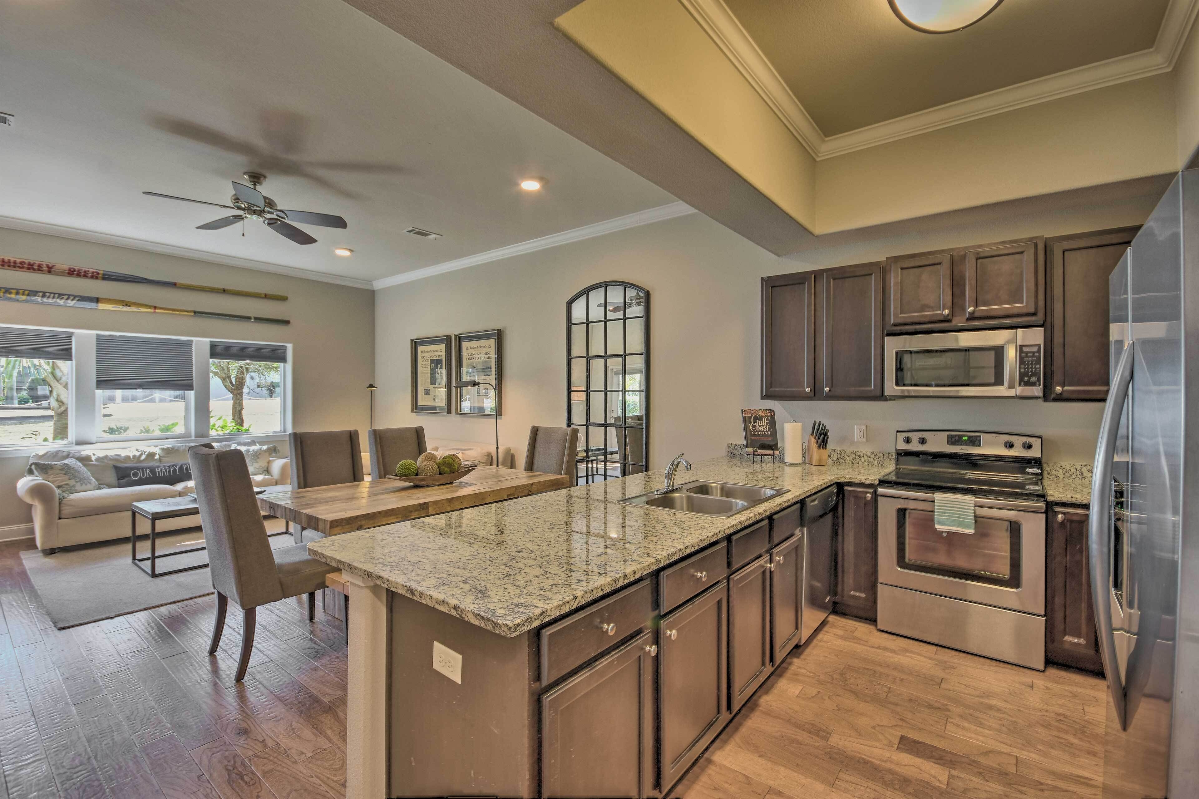 Miramar Beach Home: Patio, Pool, Walk to Gulf!