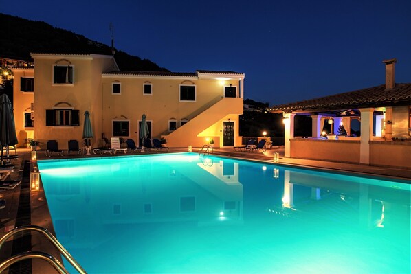 Outdoor pool - Corfu Aquamarine Hotel (Nisaki)