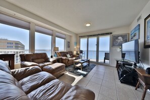 TV - Seychelles end unit 3BR 2BA next door to Schooners! (Panama City Beach)