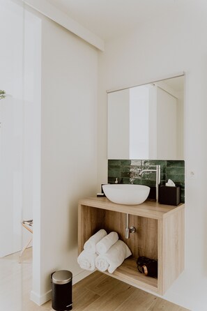 Apartamento conforto | Banheiro | Produtos de toalete grátis, secador de cabelo
